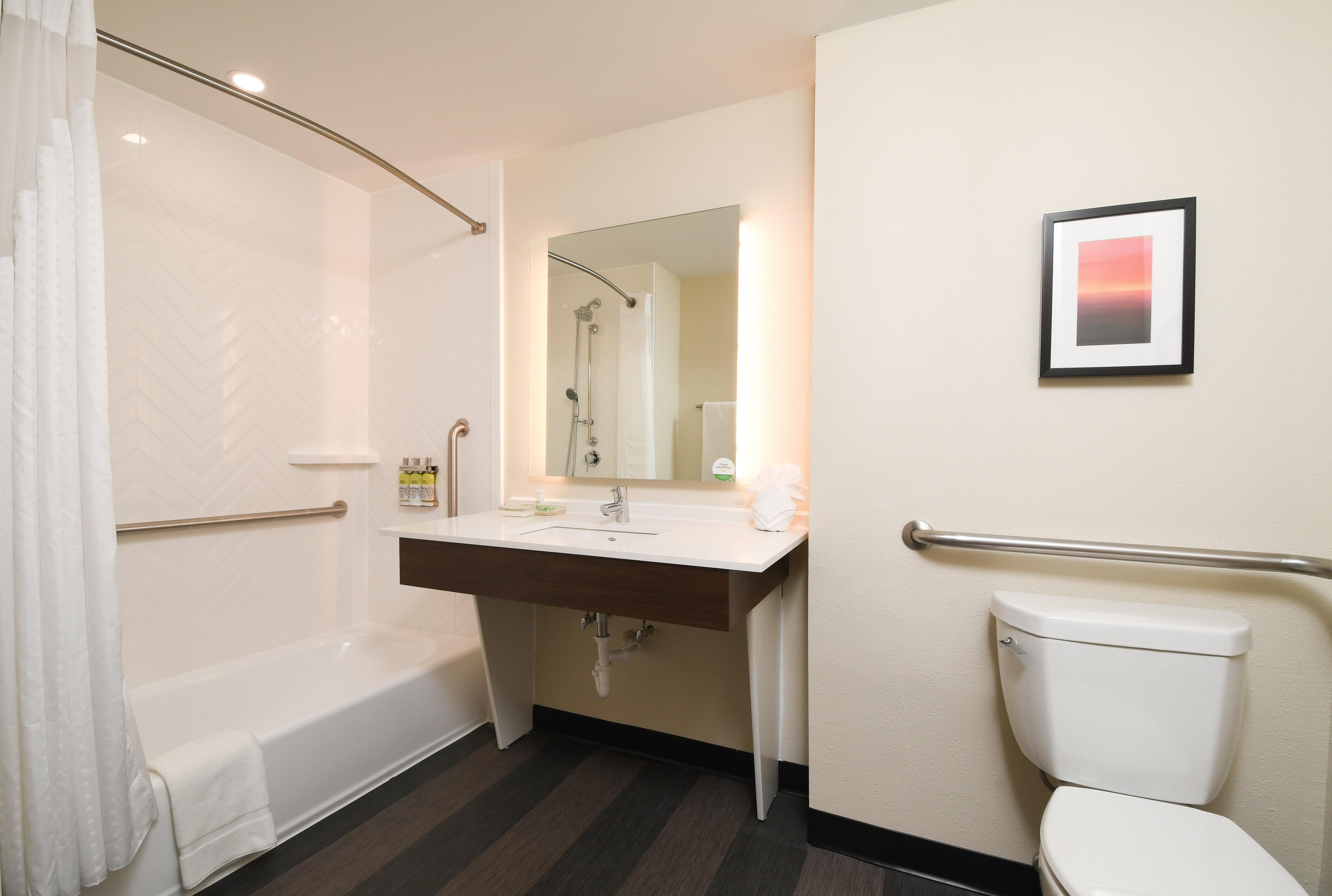 - Conference Center By Ihg 2* Fredericksburg